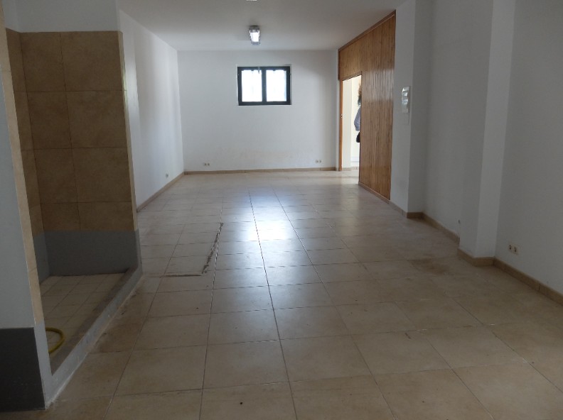 Buy First commercial Ordino: 80 m² - 1.200 €