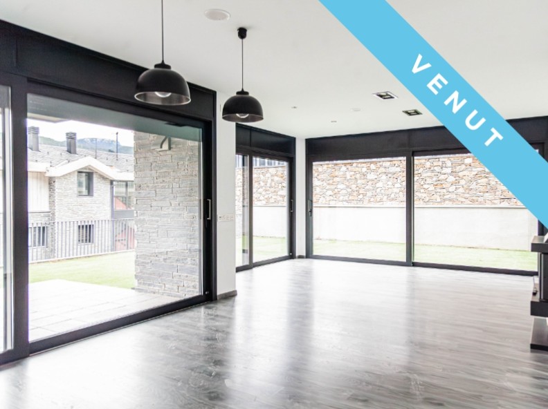 Buy Flat Escàs: 132 m² - 910.000 €